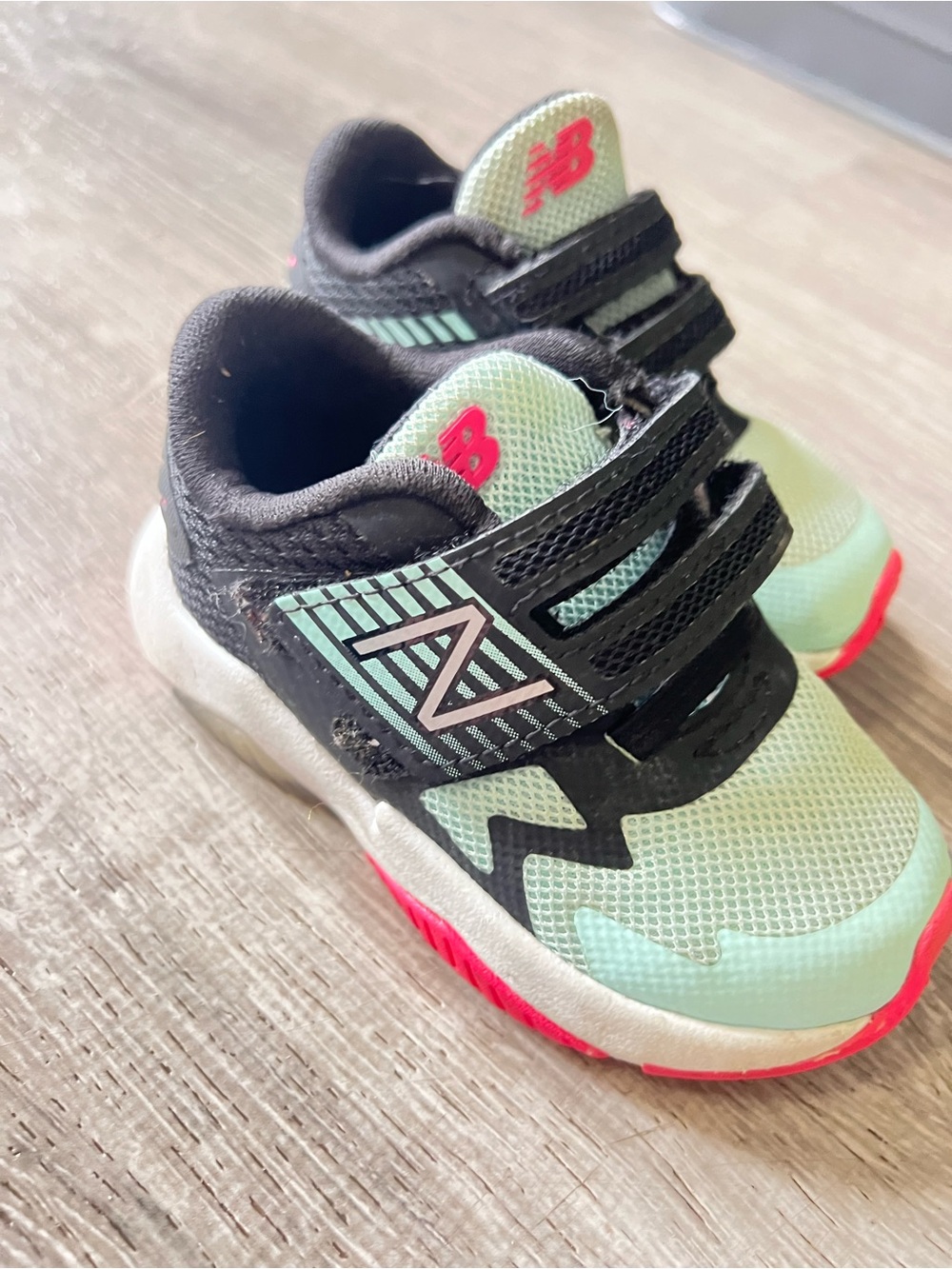 New Balance Kids Mint and Pink Velcro Sneakers